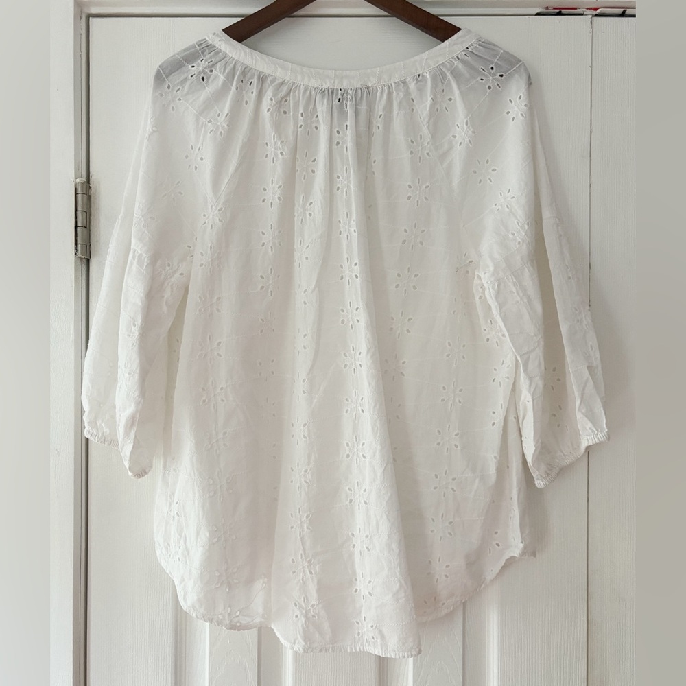 Nine West White Eyelet Blouse Size Large EUC - Picture 2 of 5